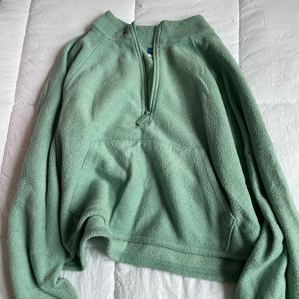 Quarter zip pull over
